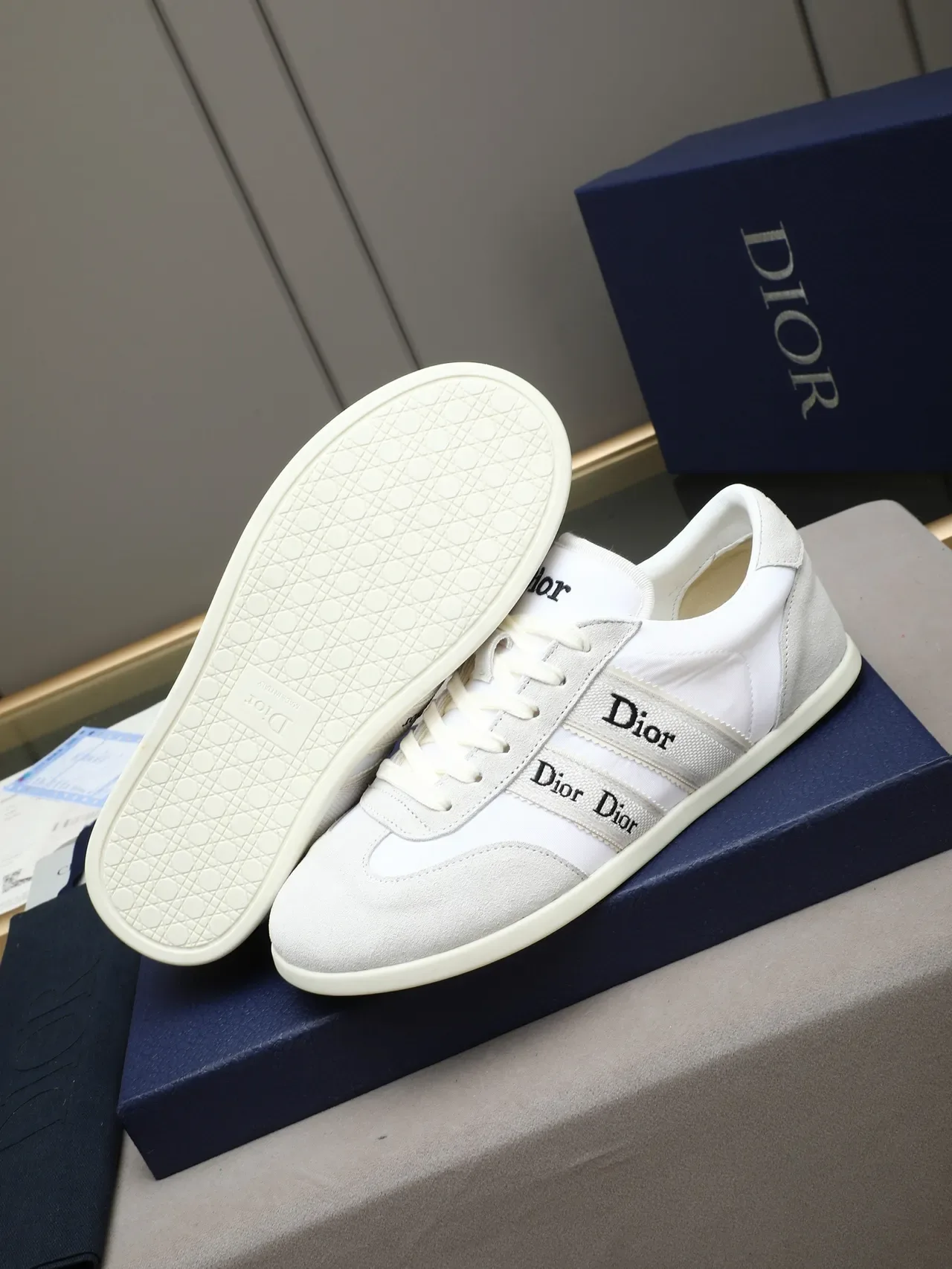 Dior B27 baskets lifestyle blanches beige à talon bas en daim et textile 5