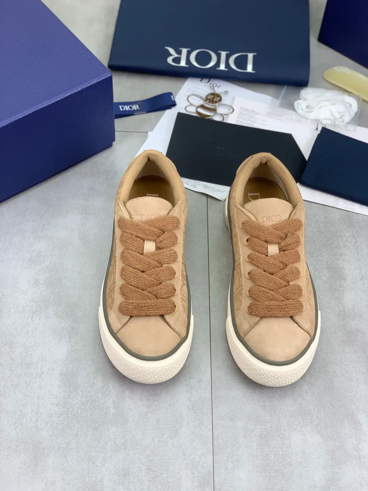 Dior Tênis Lifestyle Bege Marrom Monogramados Parte Superior Cadarços Estilo Cordo Tricotado 4
