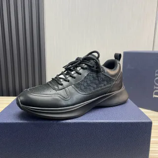 Dior Chaussures Lifestyle Noires en Cuir Perforé à la Pointe Texturisées Monogrammées Panel Latéral