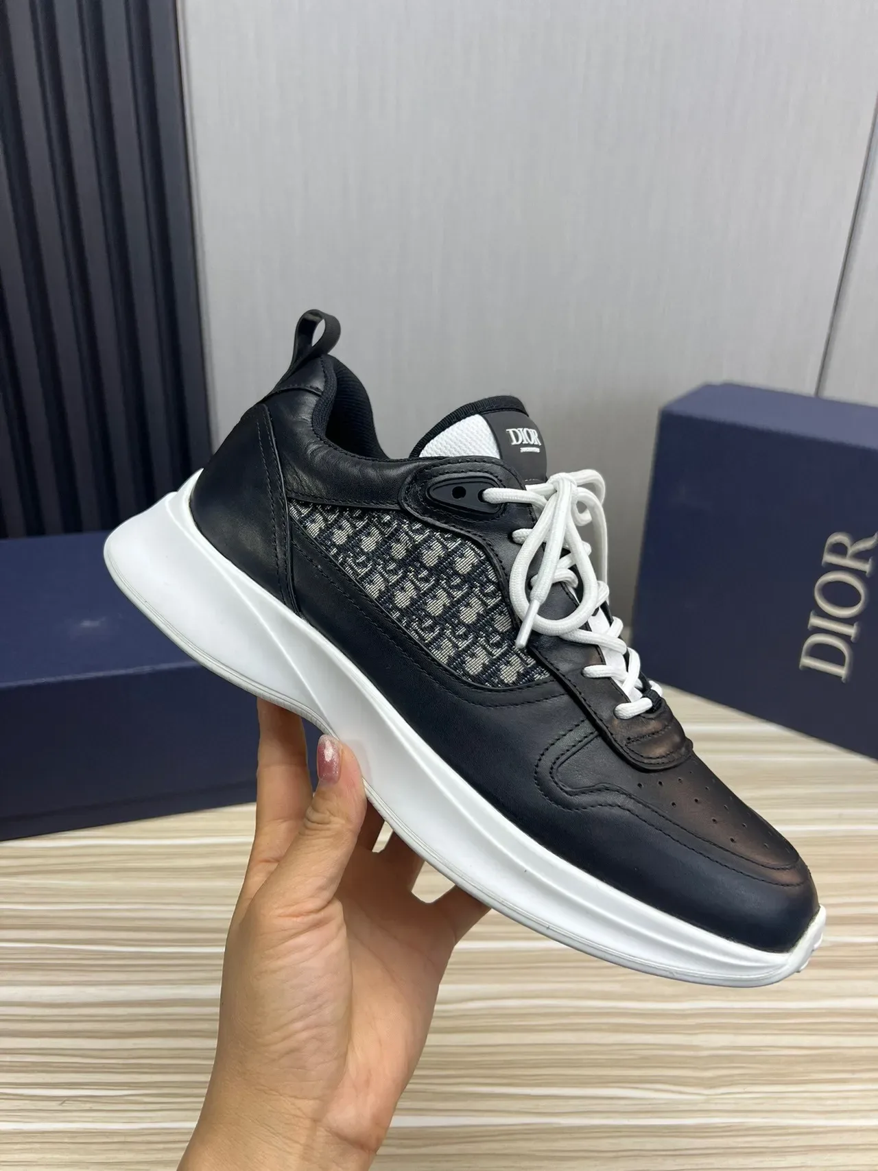 Dior ब्लैक व्हाइट लेदर एंड मोनोग्राम टेक्सटाइल ऊपरी स्कल्प्टेड प्लेटफॉर्म सोल लाइफस्टाइल स्नीकर 7