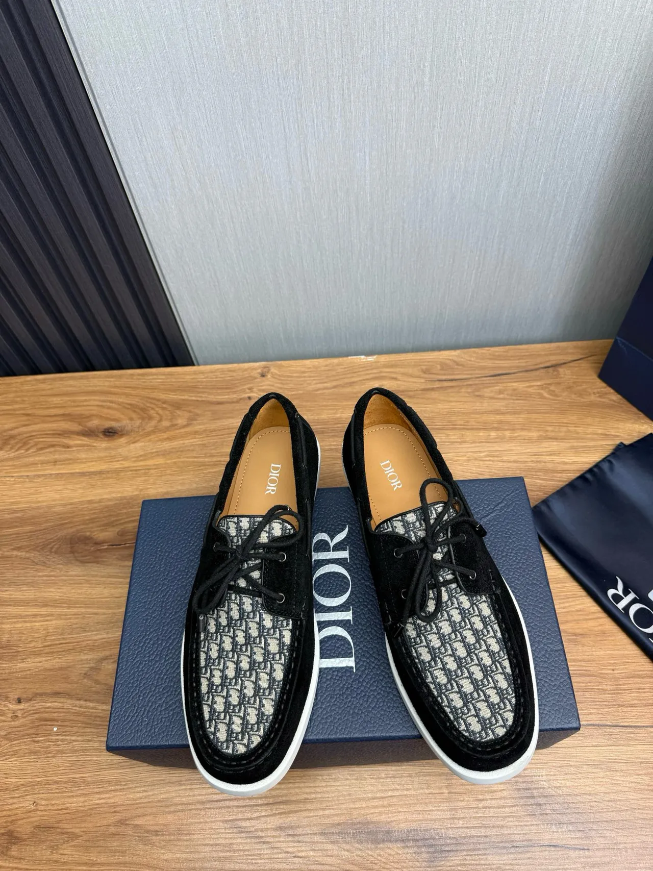 Dior أسود أبيض سويد مائل مونوغرام لوحات أحذية قارب 2