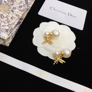 Dior Boucles d'oreilles à perles doubles au motif d'abeille doré blanc