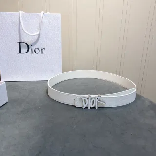 Dior Icon حزام جلد أبيض مقصوص