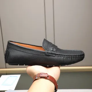 Dior لوفر جلد أسود بنماط الحبيبات سير CD Logo لوفر