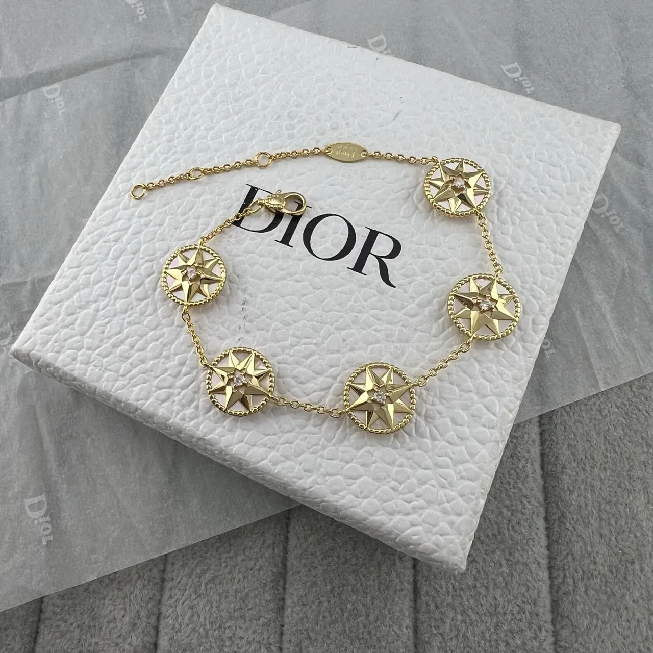 سوار Dior Rose des Vents ذهبي اللون لؤلؤ المحيط وإينميل نجمة بوصلة 4