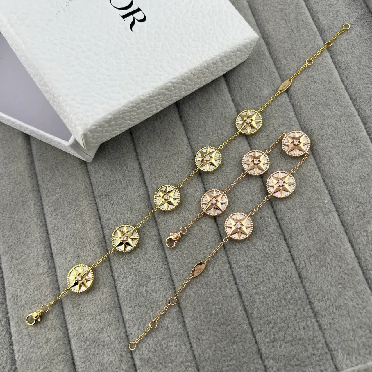سوار Dior Rose des Vents ذهبي اللون لؤلؤ المحيط وإينميل نجمة بوصلة 5