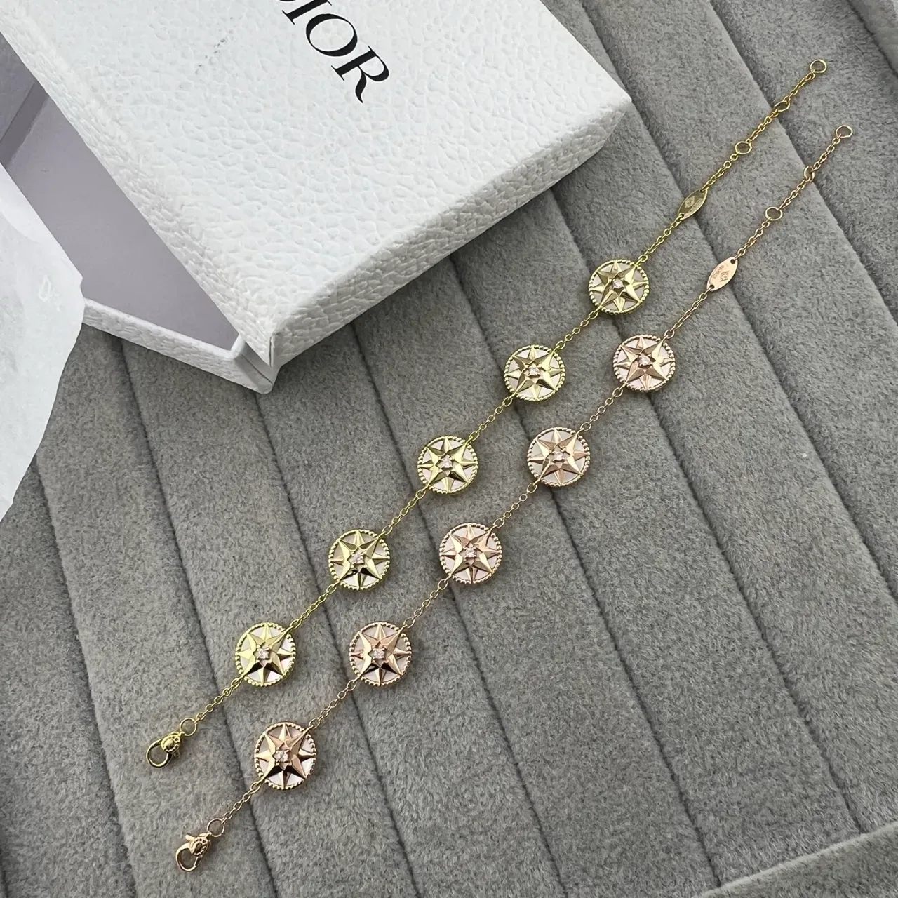 سوار Dior Rose des Vents ذهبي اللون لؤلؤ المحيط وإينميل نجمة بوصلة 6