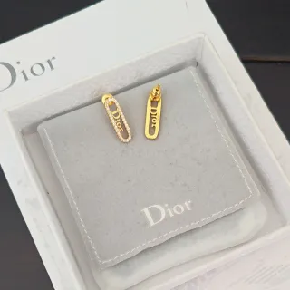 Dior دبوس الأمان ذهبي فضي سيلويت كريستال Pavé تفاصيل أقراط