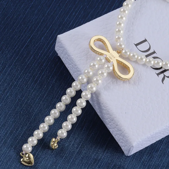 Dior Collar de oro blanco con cadena doble de perlas adornado con cristales en forma de lazo 6