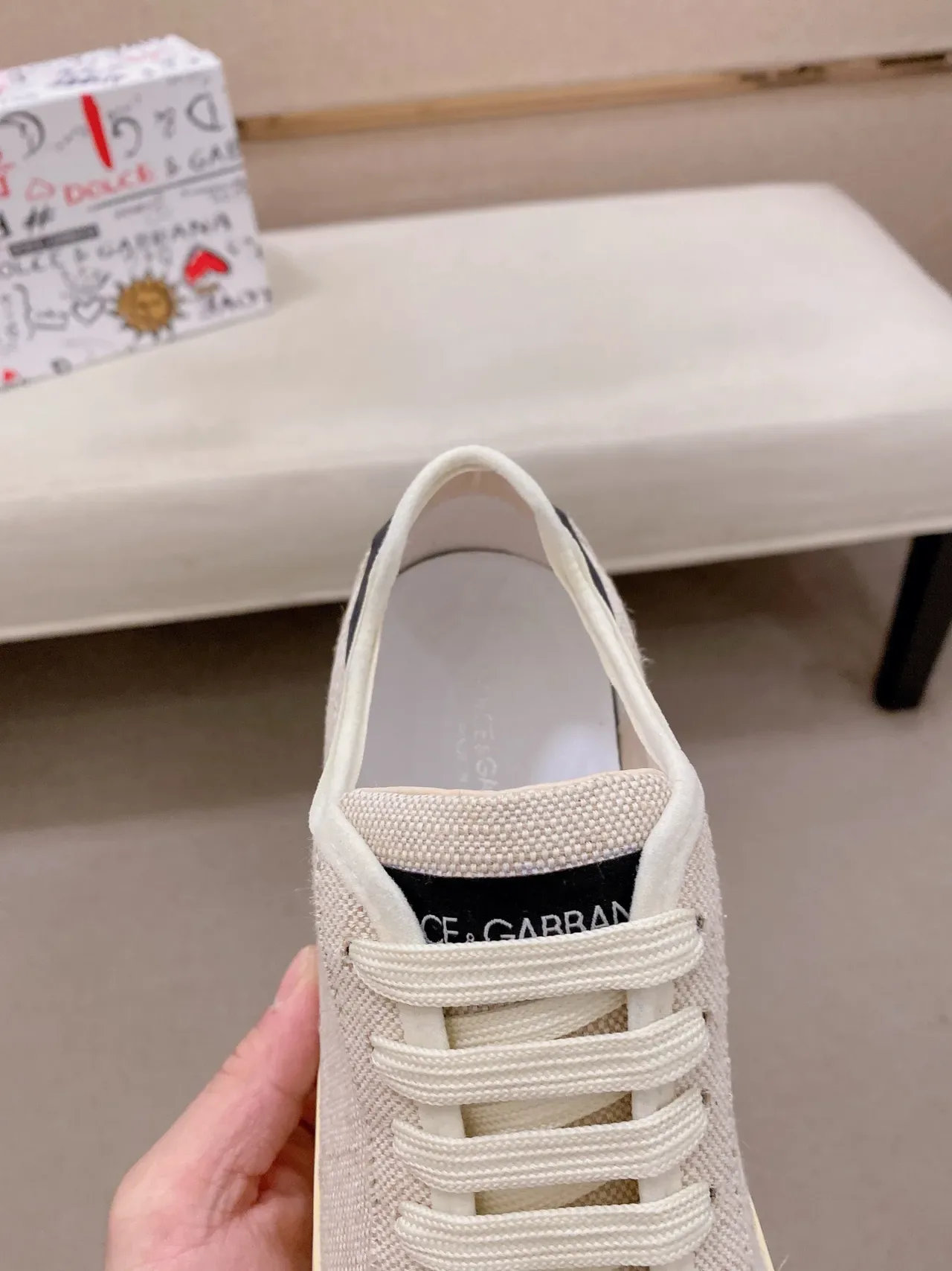 Dolce & Gabbana Zapatillas Lifestyle Beige Amarillo Parte Superior Lona Contraste Capota Punta 4