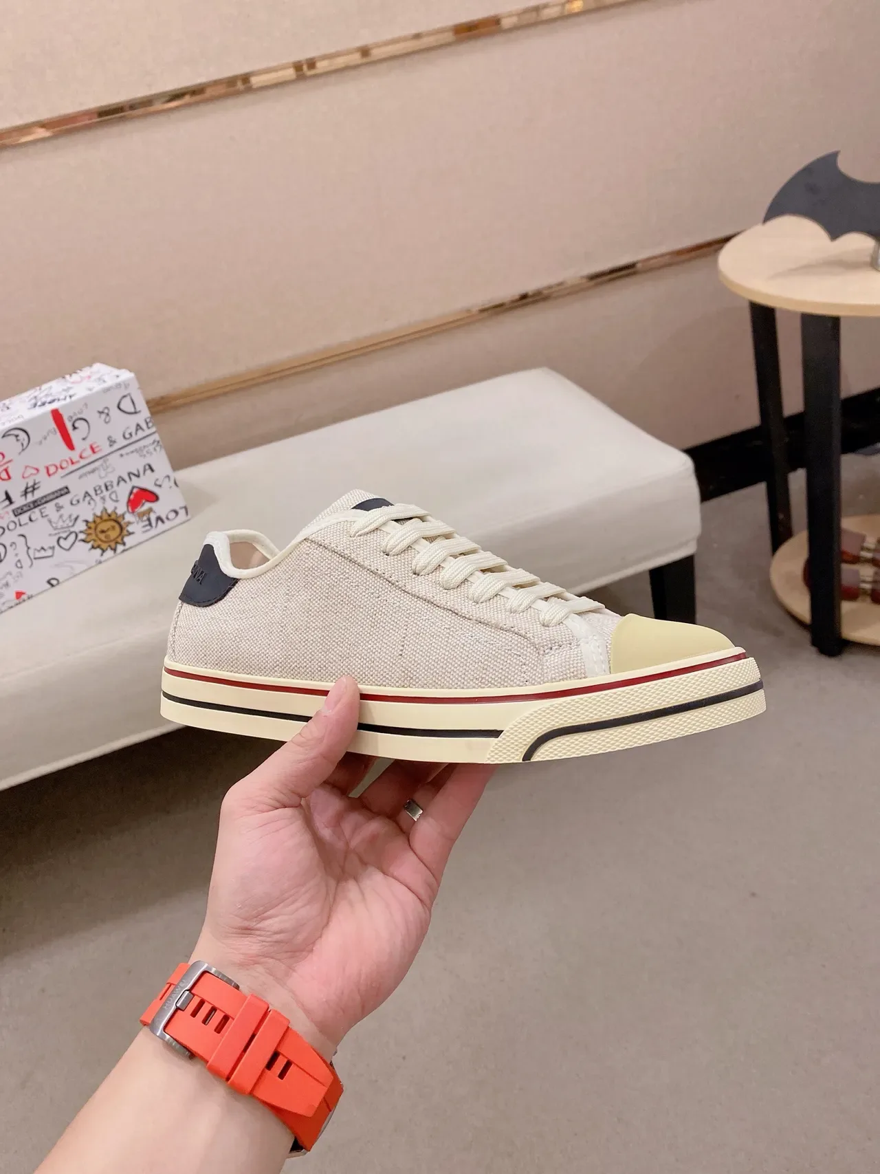 Dolce & Gabbana Zapatillas Lifestyle Beige Amarillo Parte Superior Lona Contraste Capota Punta 5