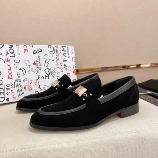 Dolce & Gabbana Mocassim de Camurça Preto e Vermelho com Fivela Placa Dourada