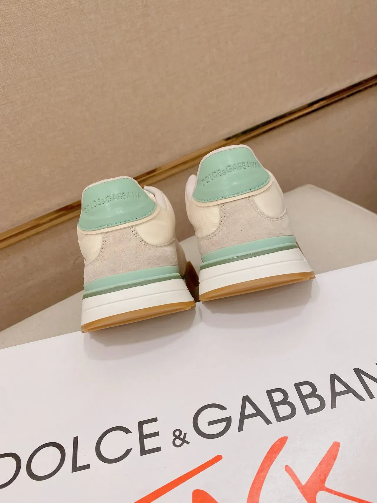 Dolce & Gabbana Beige Green Zapatillas con Acentos de Logo en Suede y Textil 3