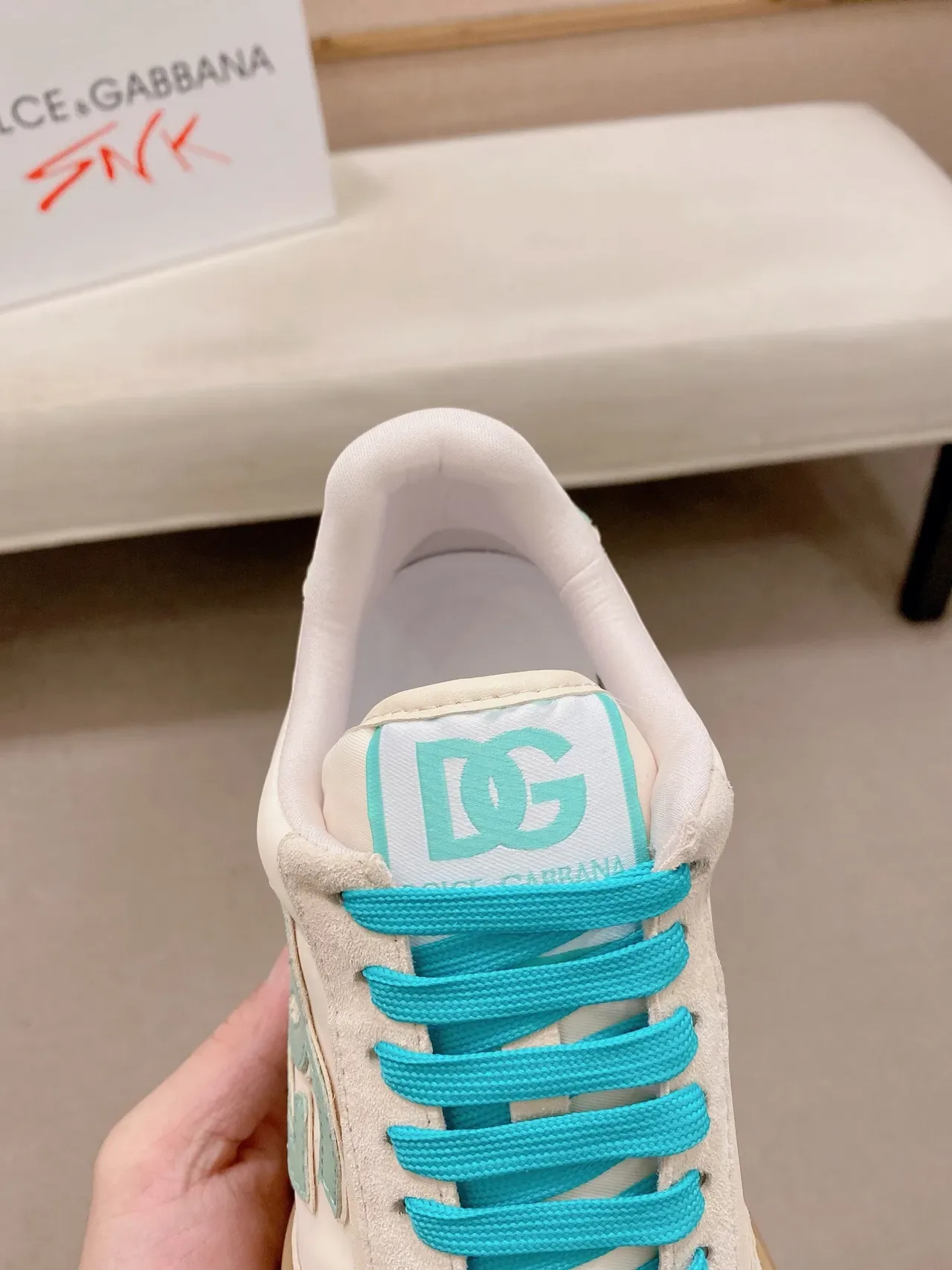 Dolce & Gabbana Beige Green Zapatillas con Acentos de Logo en Suede y Textil 4