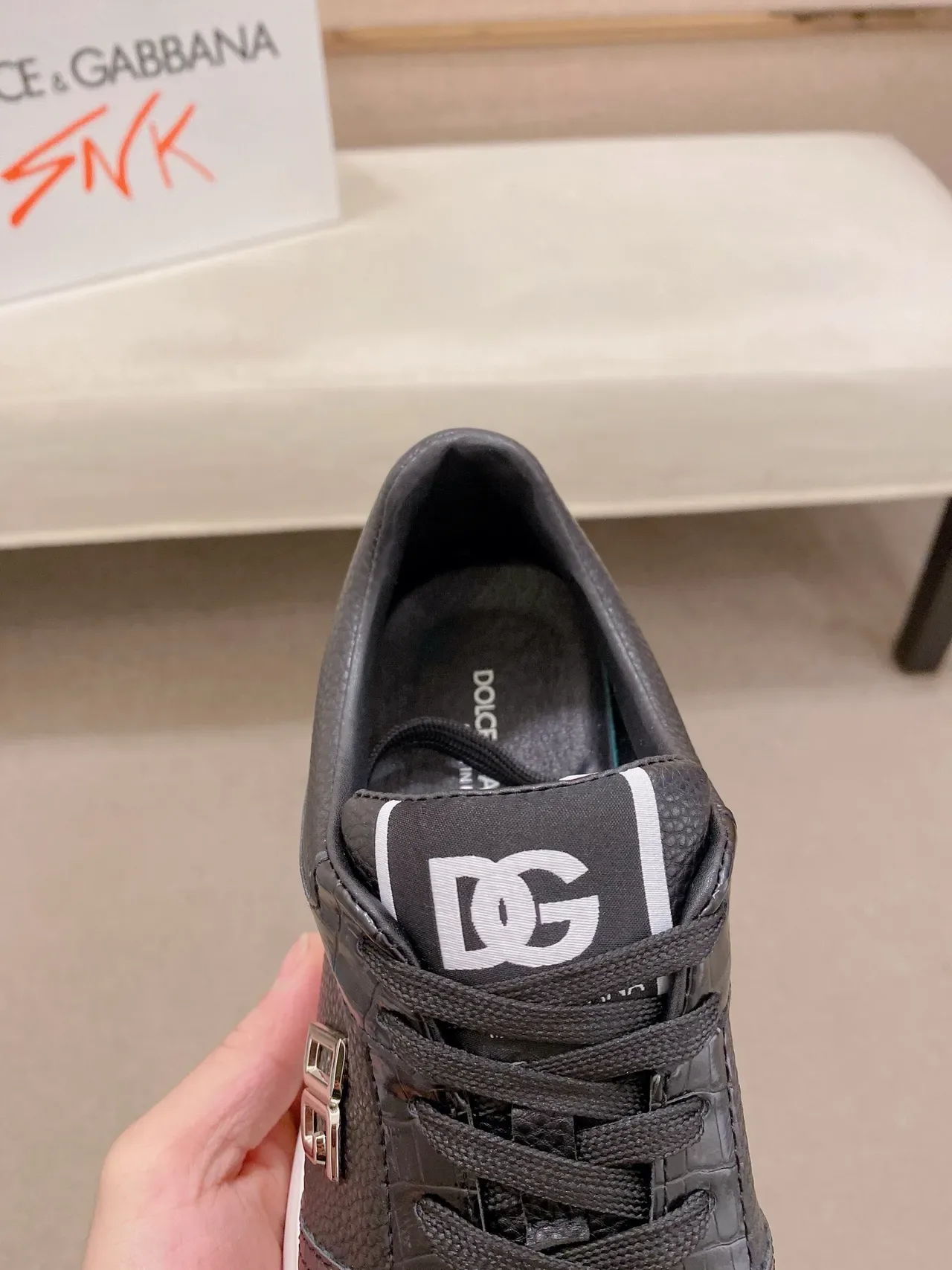 Dolce & Gabbana 黑白鳄鱼压纹皮革金属 DG Logo 徽章 生活方式运动鞋 4
