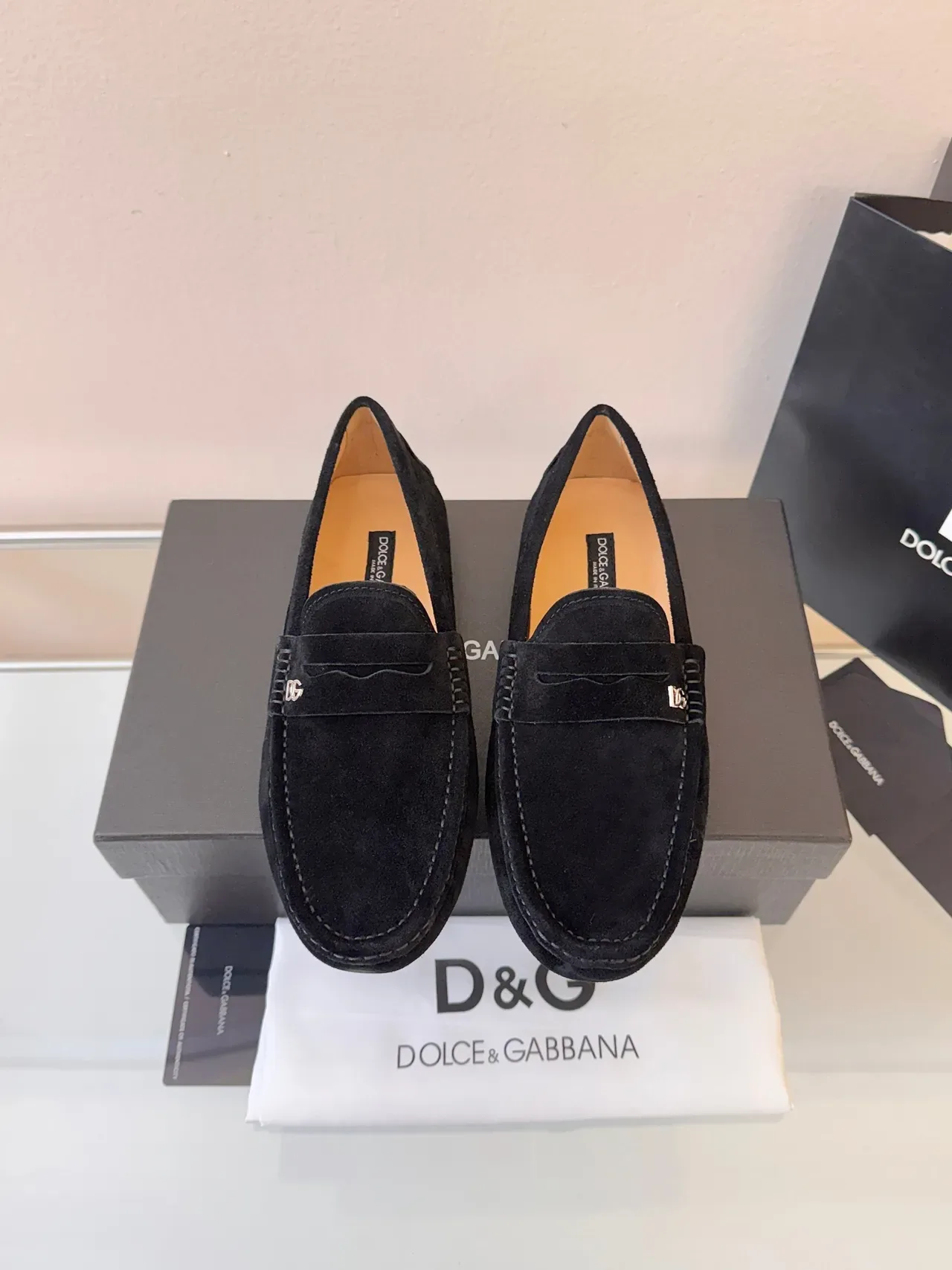 Dolce & Gabbana DG Logo Penny Loafer en Daim 6
