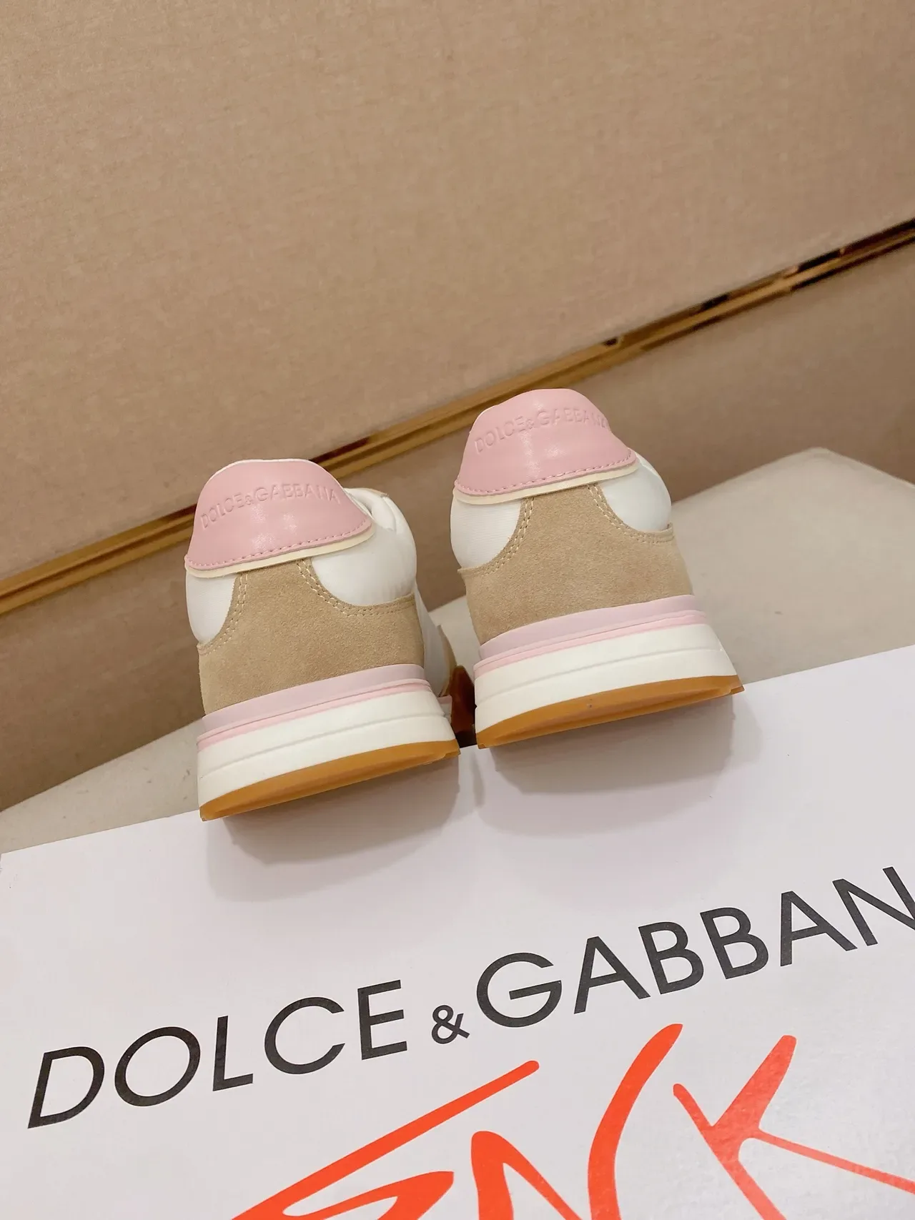 Dolce & Gabbana DG লাইফস্টাইল স্নিকার সাদা বেইজ গোলাপি 3