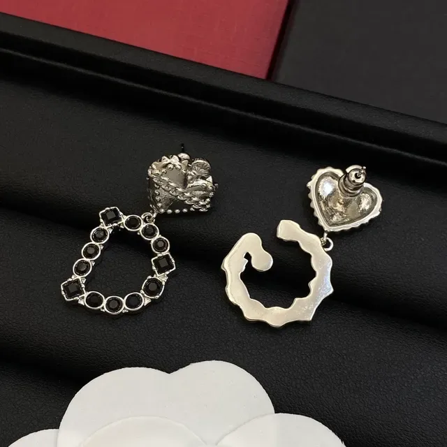 Dolce & Gabbana সোনা রূপা হার্ট শেপড টপ চেইন ডিটেল কানের দুল 4
