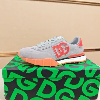 Dolce & Gabbana Lifestyle Sneaker 灰红麂皮鞋面 醒目标志 生活休闲鞋