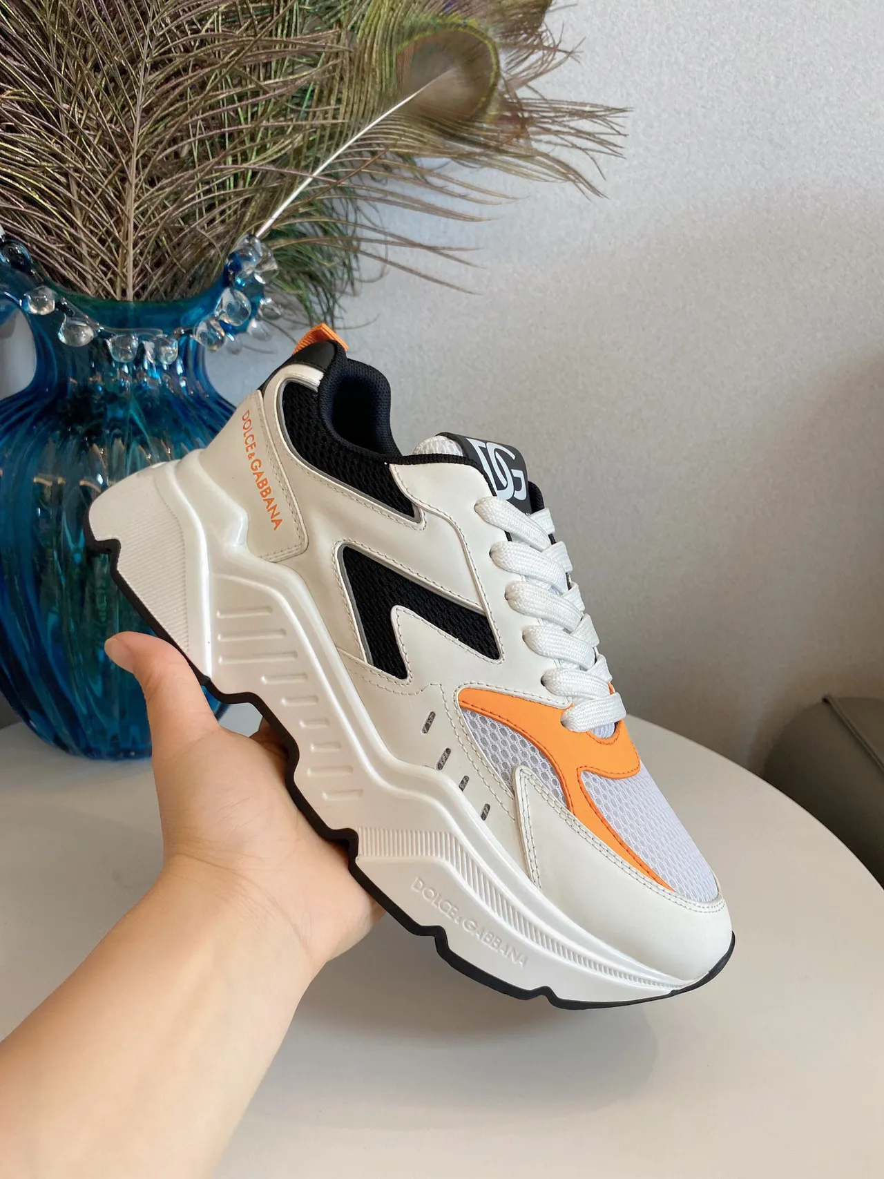 Dolce & Gabbana Chaussures chunky à semelle blanche et orange en maille et construction à superposition synthétique 7