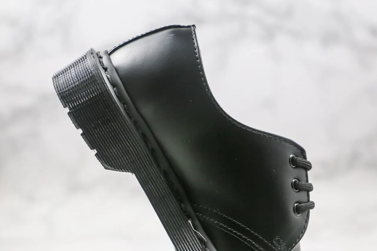 Dr. Martens 1461 काला चिकनी चमड़े की 3 आँखी बंद बंधन वाले ऑक्सफोर्ड जूते 6