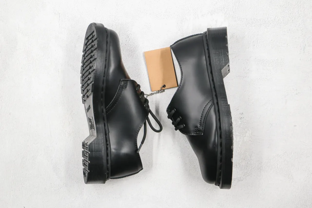 Dr. Martens 1461 काला चिकनी चमड़े की 3 आँखी बंद बंधन वाले ऑक्सफोर्ड जूते 7