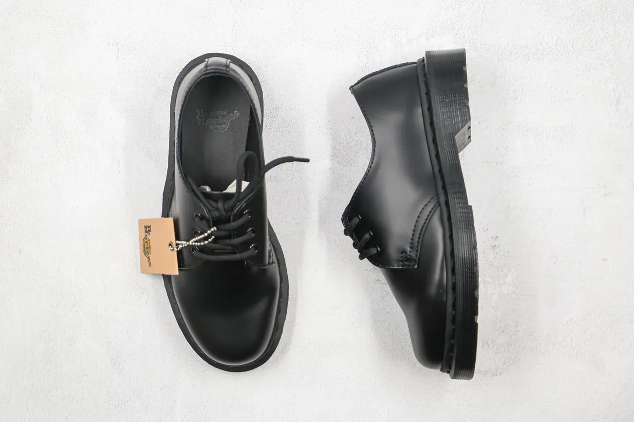 Dr. Martens 1461 काला चिकनी चमड़े की 3 आँखी बंद बंधन वाले ऑक्सफोर्ड जूते 8
