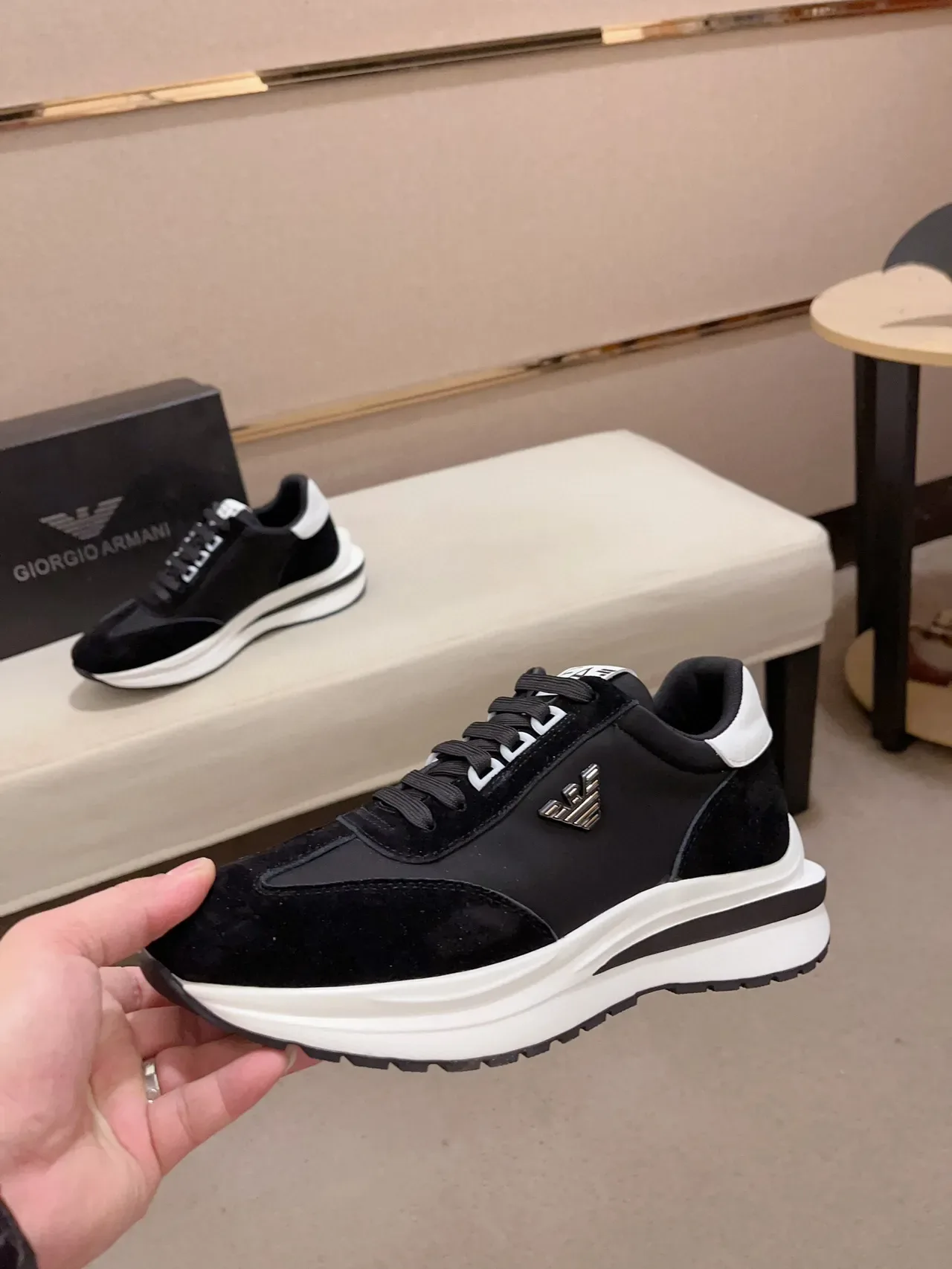 Emporio Armani Sneaker Lifestyle Noir et Blanc avec Logo Aigle 3