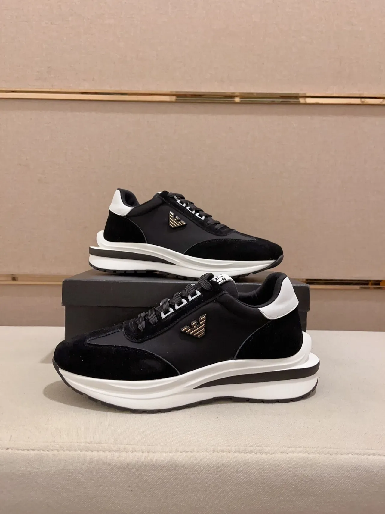 Emporio Armani Sneaker Lifestyle Noir et Blanc avec Logo Aigle 7