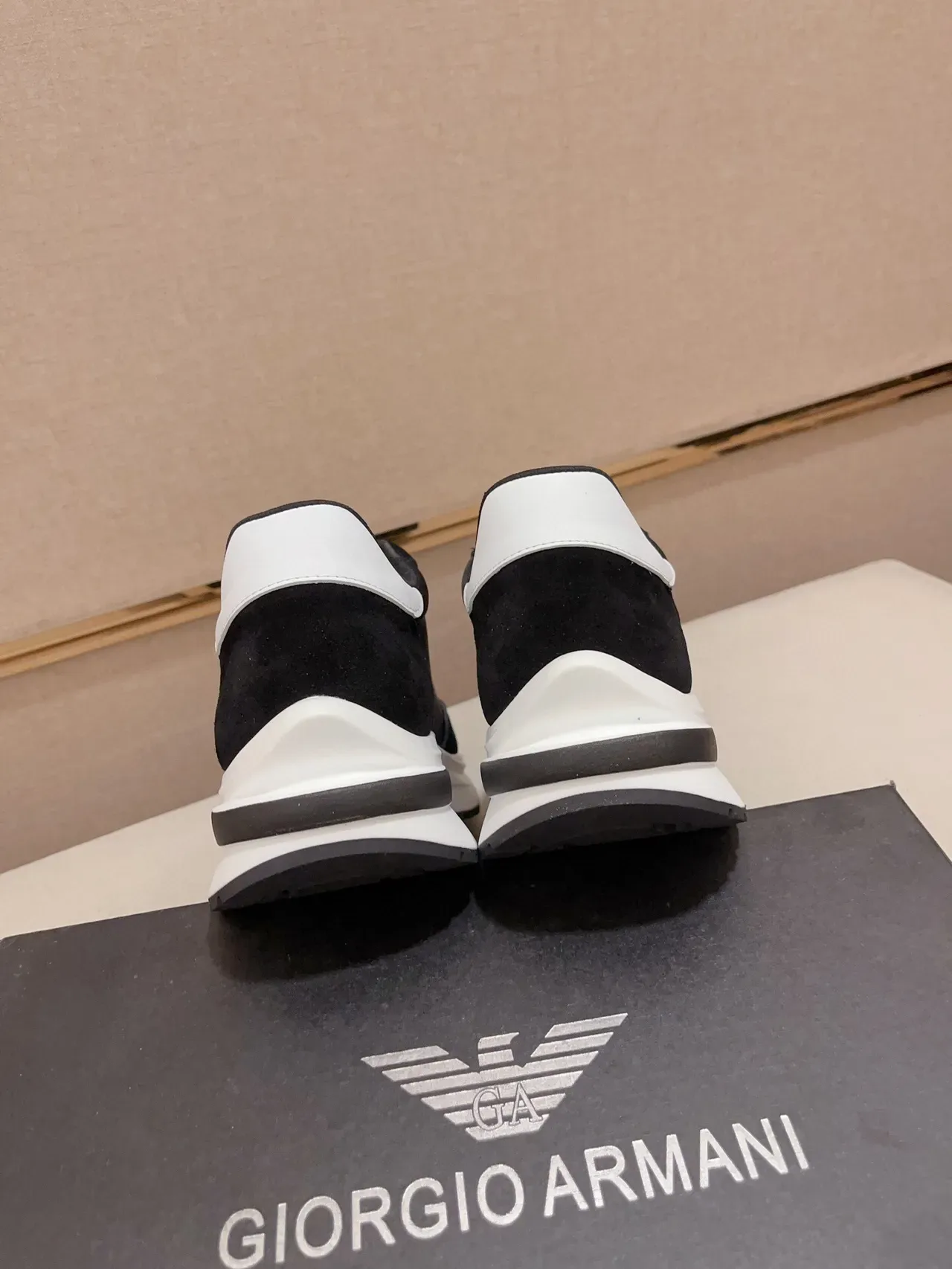 Emporio Armani Sneaker Lifestyle Noir et Blanc avec Logo Aigle 8