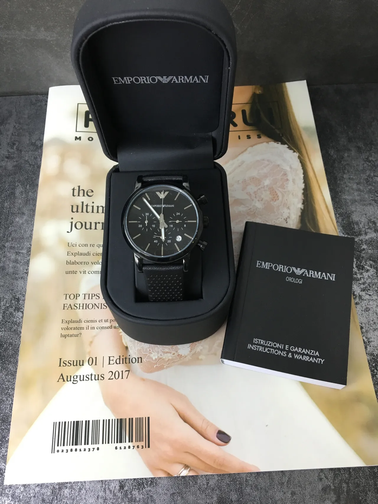 Emporio Armani क्रोनोग्राफ काला पर्फोरेटेड स्ट्रैप क्वार्ट्ज घड़ी 4