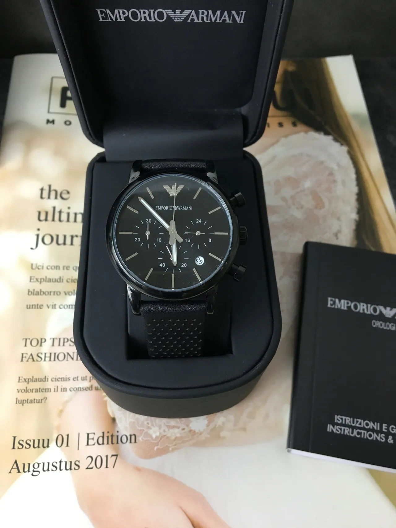 Emporio Armani क्रोनोग्राफ काला पर्फोरेटेड स्ट्रैप क्वार्ट्ज घड़ी 5