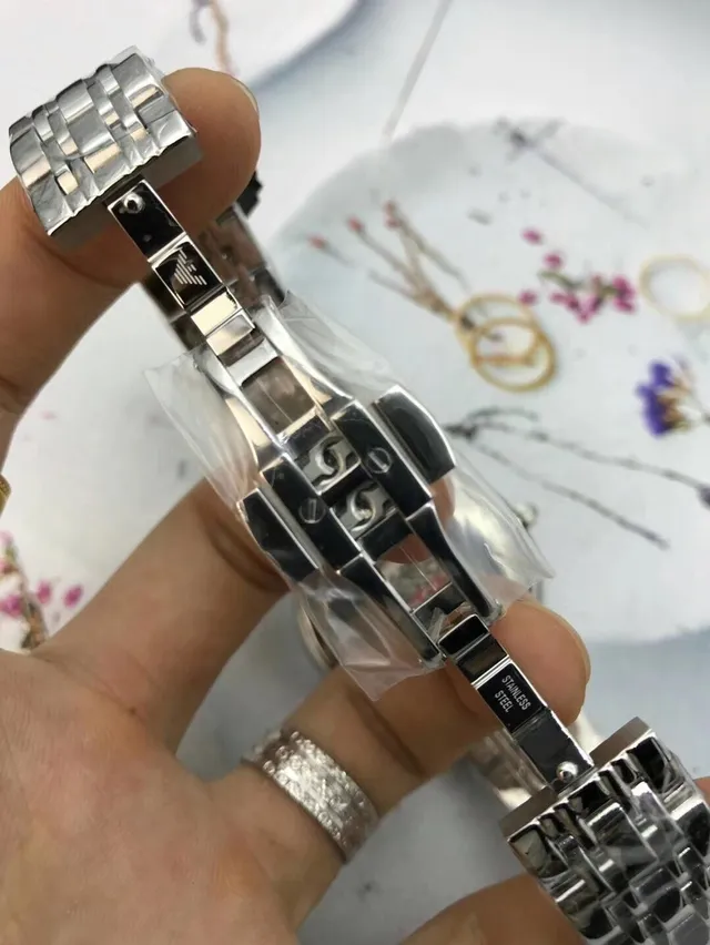 Emporio Armani 经典银白圆形表盘石英手表 2