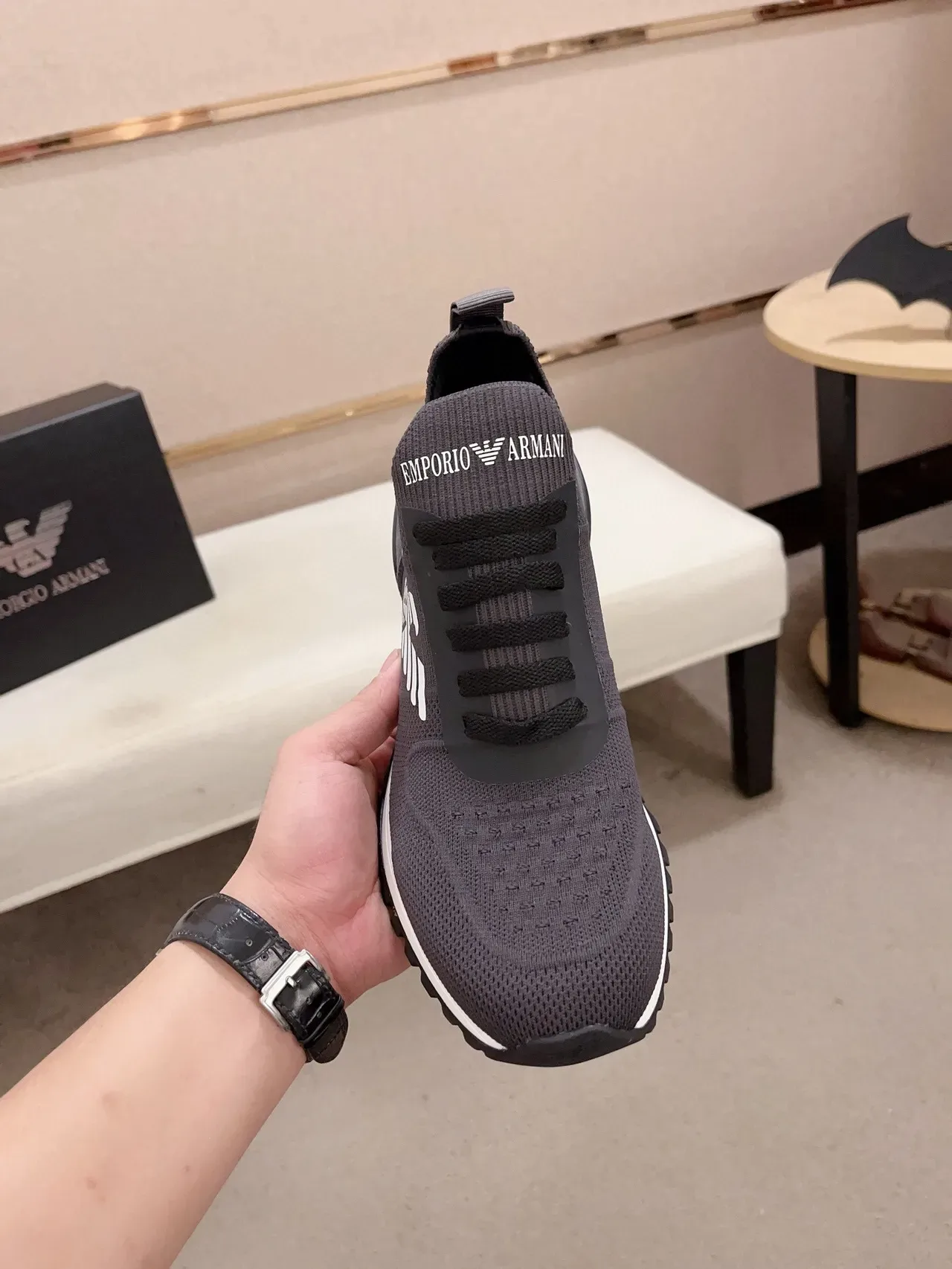 Emporio Armani Gris Negro Tejido Malla Superior Cuello Ajuste Calcetín Zapatillas Lifestyle 2