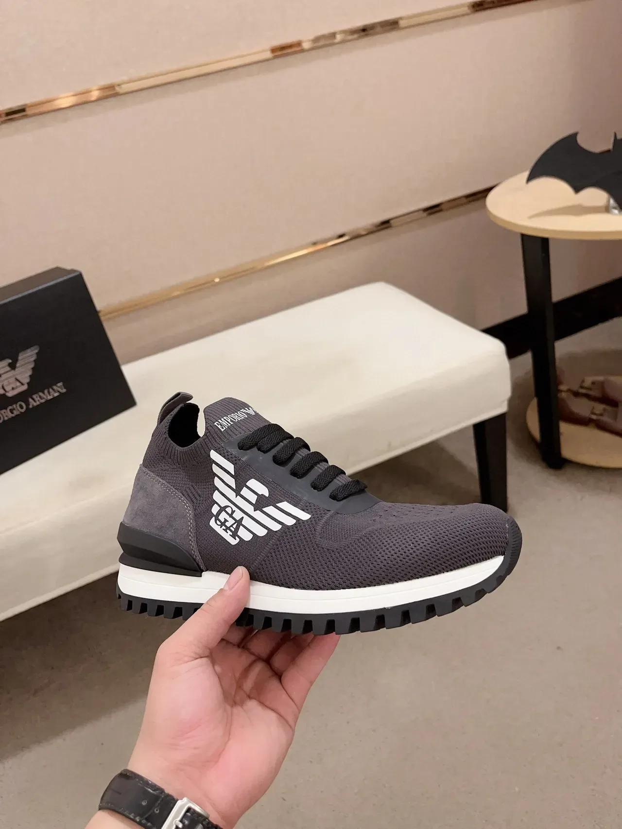 Emporio Armani Gris Negro Tejido Malla Superior Cuello Ajuste Calcetín Zapatillas Lifestyle 4