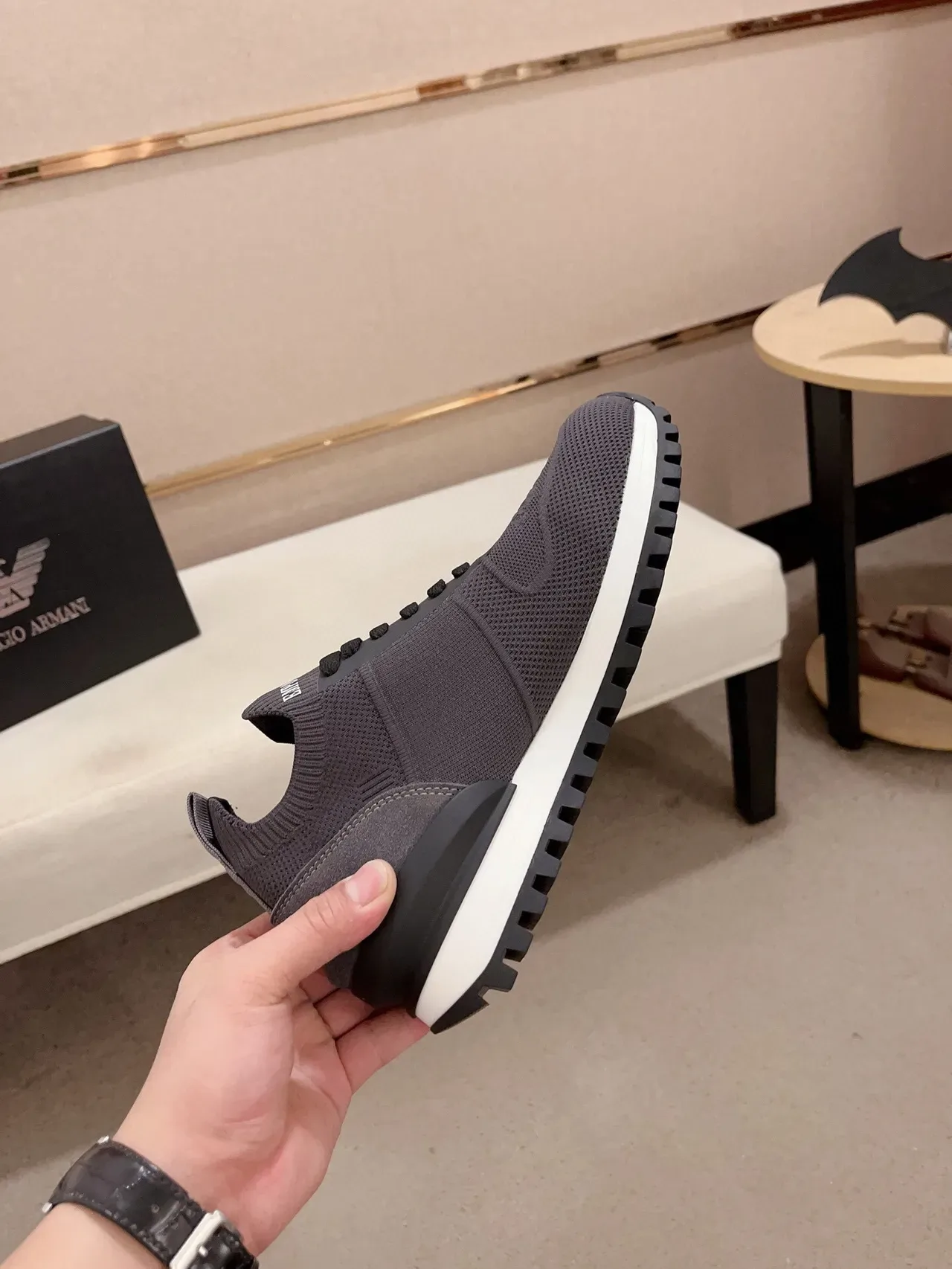 Emporio Armani Gris Negro Tejido Malla Superior Cuello Ajuste Calcetín Zapatillas Lifestyle 5