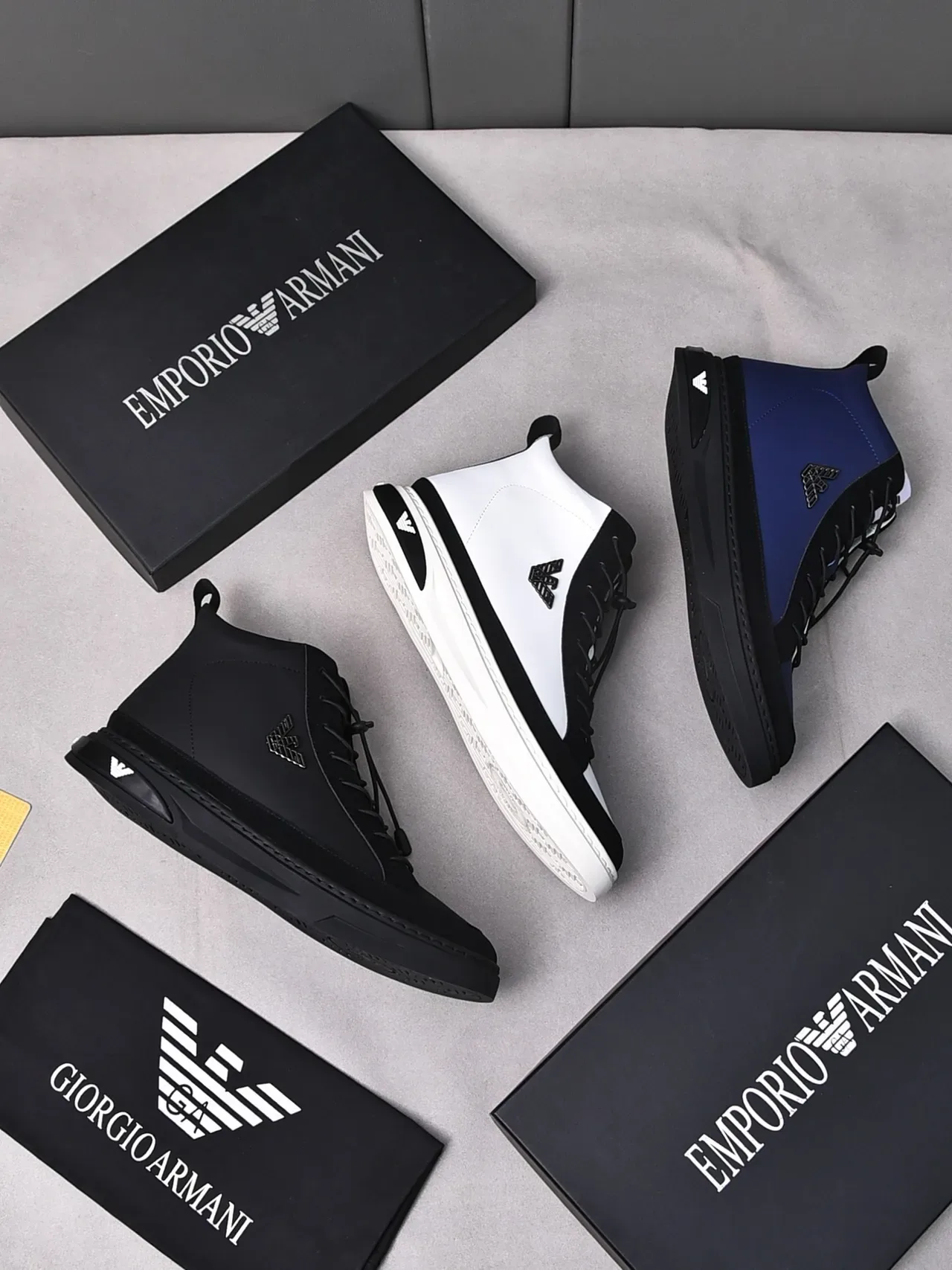 Emporio Armani Tênis Lifestyle de Cano Alto Preto Branco Superior Matte Tênis Lifestyle 2