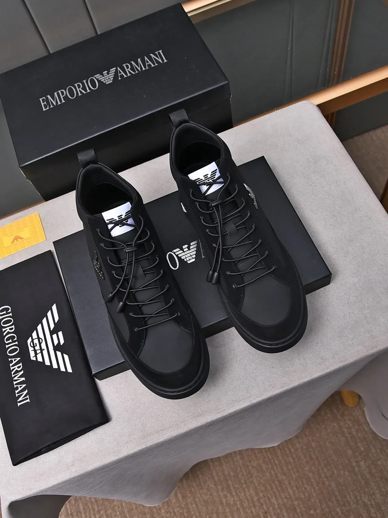 Emporio Armani Tênis Lifestyle de Cano Alto Preto Branco Superior Matte Tênis Lifestyle 3