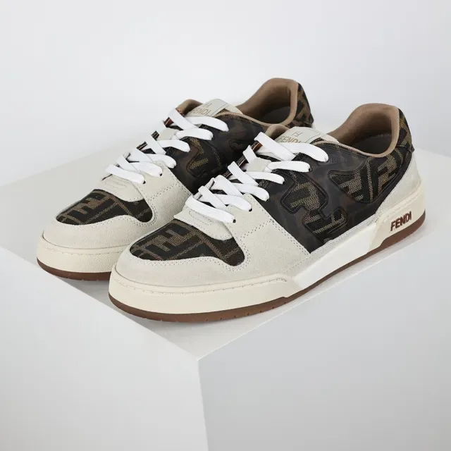Fendi Zapatilhas lifestyle bege marrão com painéis de tecido textil e suede com impressão monogram 2