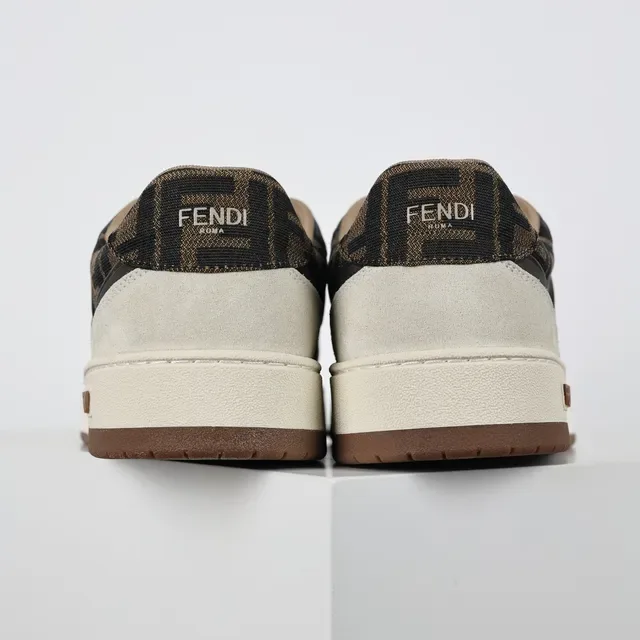 Fendi Zapatilhas lifestyle bege marrão com painéis de tecido textil e suede com impressão monogram 8