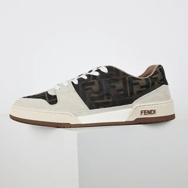 Fendi Zapatilhas lifestyle bege marrão com painéis de tecido textil e suede com impressão monogram 9