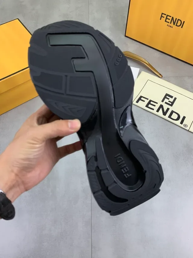 Fendi Sneakers Chunky Suela Negra y Blanca Malla y Sintético 4