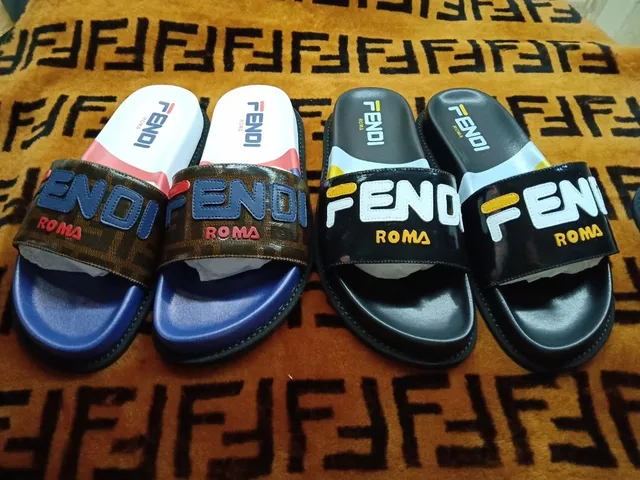 Fendi 棕蓝印花帆布带刺绣标志拖鞋 2
