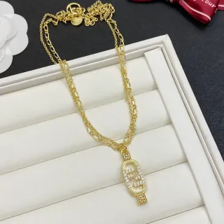 قلادة Fendi FF Logo مع معلقة كريستال وسلسلة بلون ذهبي