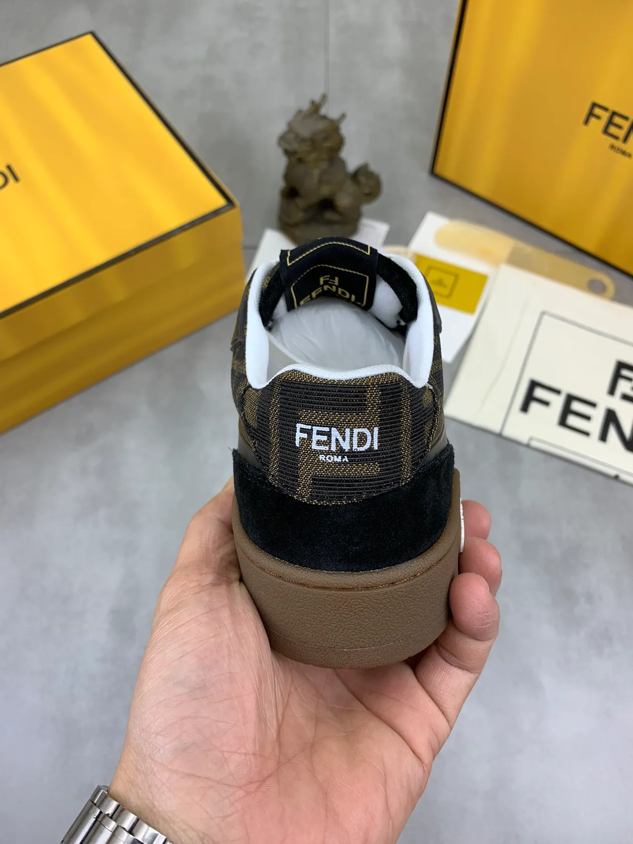 Fendi FF Monogram কালো এবং বাদামী লाइফস্টাইল স্নিকার 3