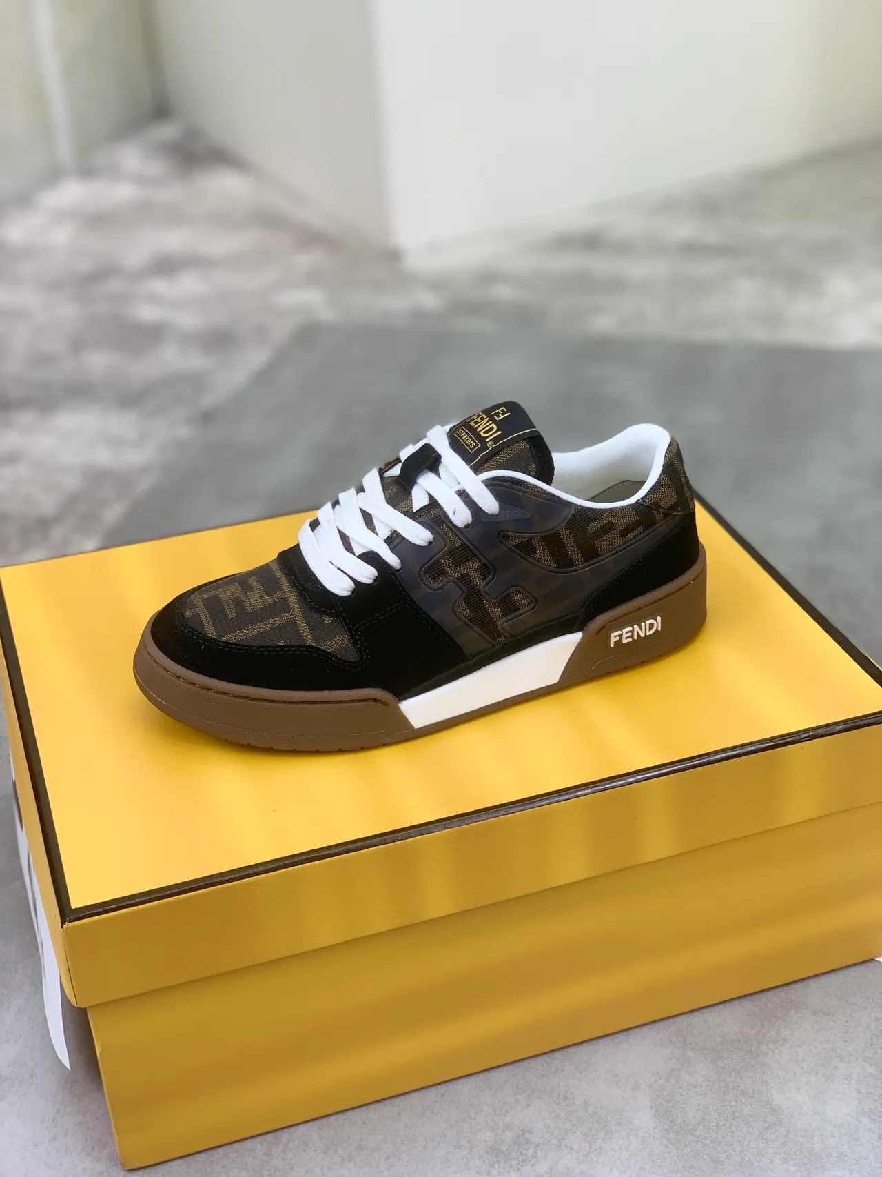 Fendi FF Monogram কালো এবং বাদামী লाइফস্টাইল স্নিকার 4