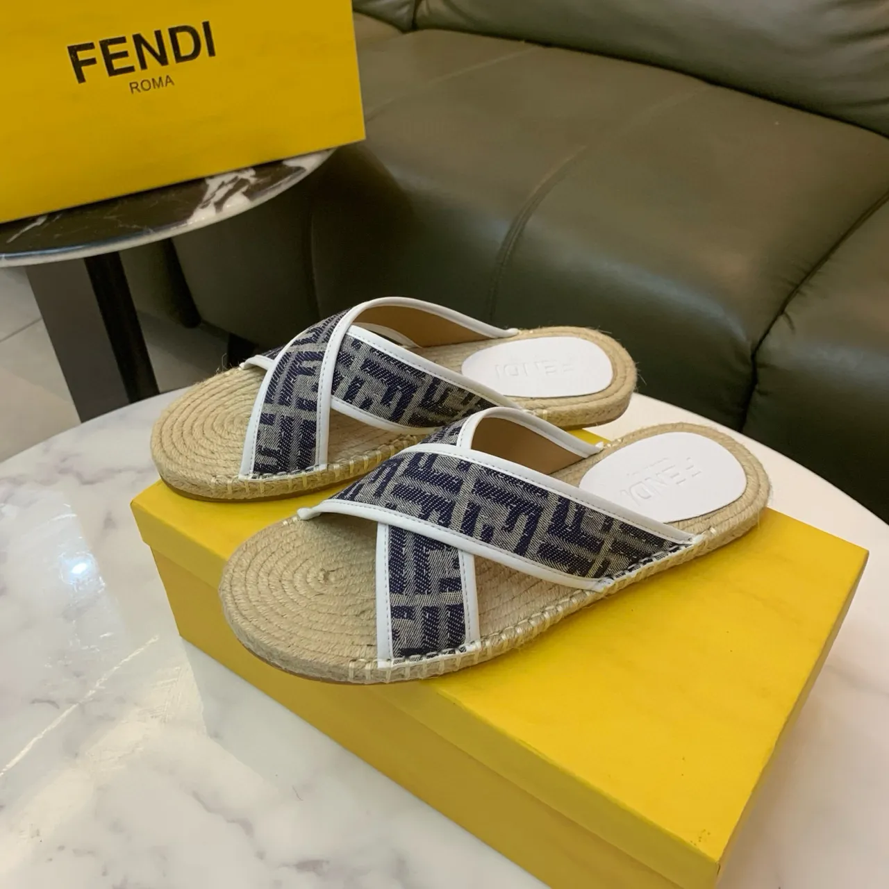 Fendi FF Monogram 草编鞋 海军色米色 交叉带鞋底 拖鞋 2