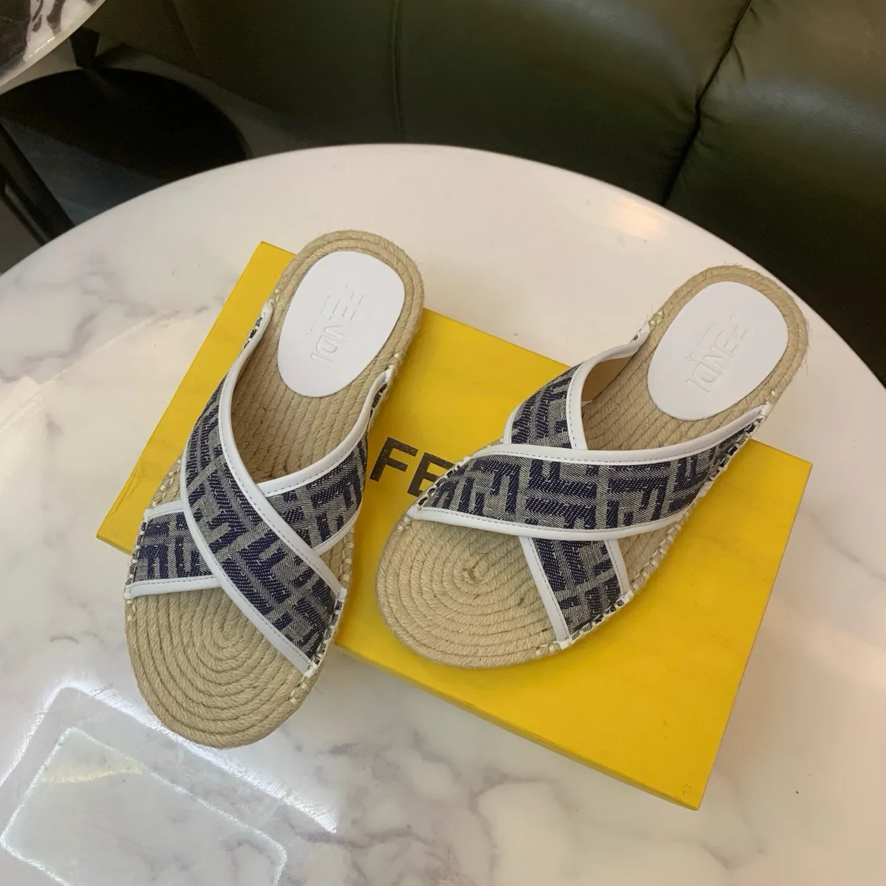 Fendi FF Monogram 草编鞋 海军色米色 交叉带鞋底 拖鞋 3