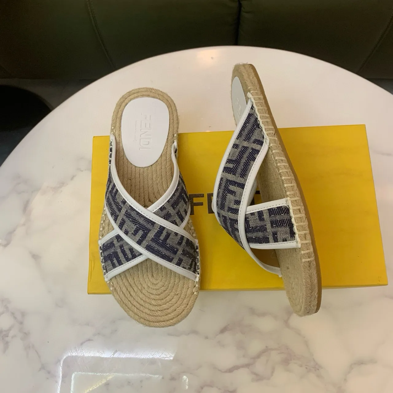 Fendi FF Monogram 草编鞋 海军色米色 交叉带鞋底 拖鞋 4