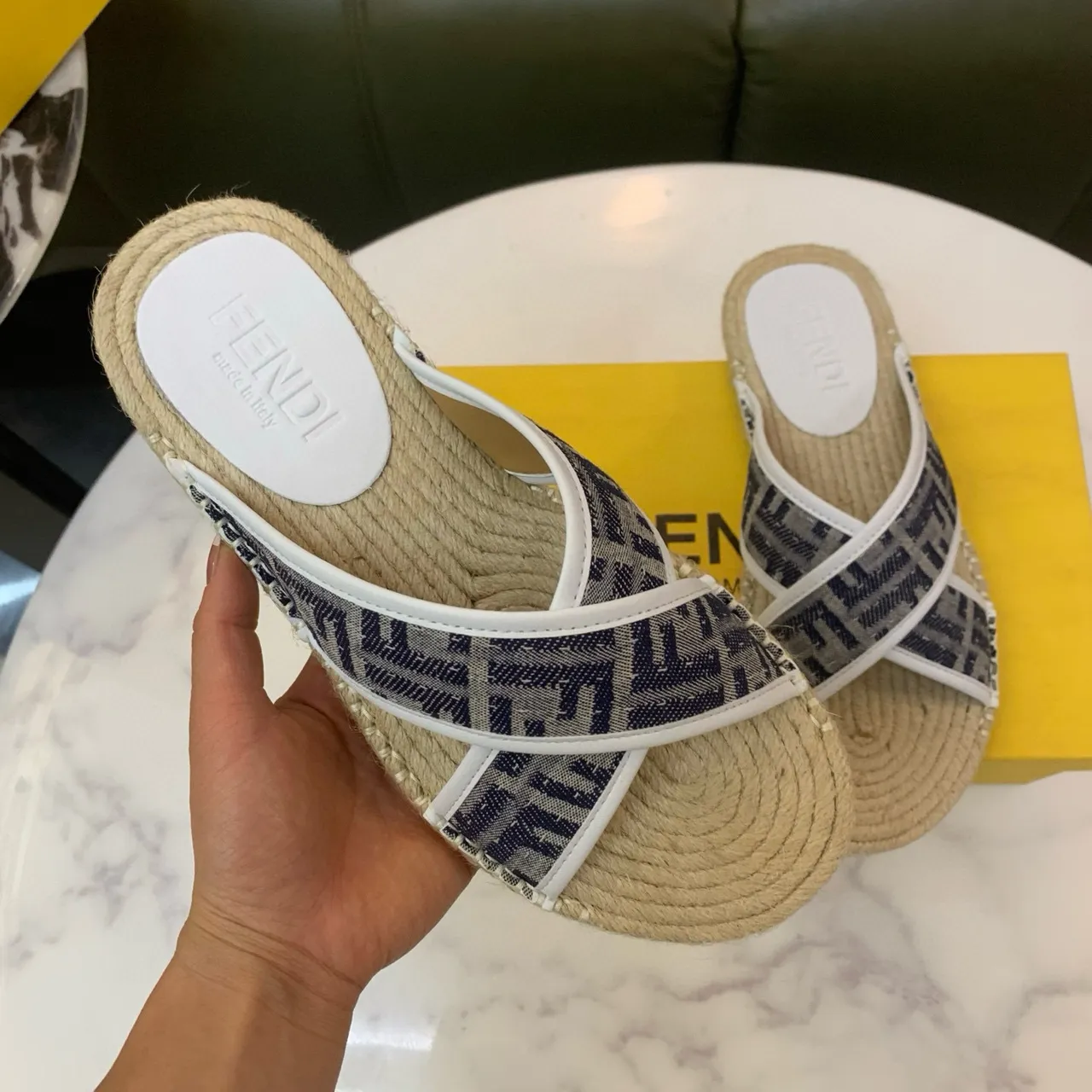 Fendi FF Monogram 草编鞋 海军色米色 交叉带鞋底 拖鞋 5